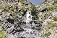 Очаровательный маленький водопад в Андорре.