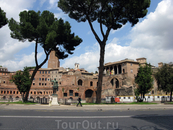 Римский Форум - самая важная археологическая зона Рима, являлся центром общественной жизни римлян. Именно здесь концентрировалась политическая, религиозная ...
