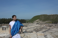 Скифополис включает себя древнегреческий амфитеатр, вмещающий 7 тыс. зрителей, древнеримские термы, колоннады на улицах Кардо (современное название Паладиус) ...