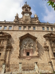 Еще одно здание, выходящее фасадом на Площадь рынка - это La Real Parroquia de los Santos Juanes Королевская приходская церковь Святых Хуанов), чаще всего ...