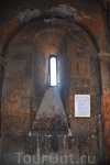 Монастырь Хор Вирап
Темница, в которой в течение 13 лет подвергался мучениям Григор Лусаворич, находится к юго-западу от церкви Св. Геворга (VII в.). ...