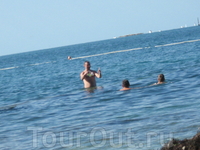 Рассказываю соотечественникам, какого размера рыбу-иглу только что заприметил в толщах моря... Рассказываю соотечественникам, какого размера рыбу-иглу только что заприметил в толщах моря...