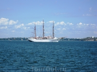 А вот и Sea Cloud II! Он плавает и уже отправляется в круиз. Жаль паруса они так и не подняли... выглядит наверняка великолепно!