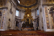 Один из алтарей собора св.Петра.
