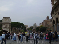 Если обойти Колизей - попадаешь в "развалины", по которым попадаешь прямо на пъяза Венеция