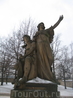 Вышеград.Скульптура Пржемысла и Либуше, основателей первой династии чешских правителей