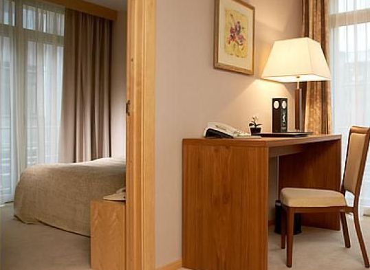 Royal Square Hotel Suites