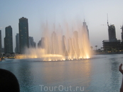  Знаменитые Дубайские поющие фонтаны.