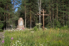 На лесных дорогах в радиусе десятка километров, от перекрестка у Леметти, встречаются безымянные братские могилы...…