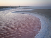 Розовое соленое озерцо