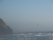 во время нашего пребывания на побережье пропал серфер, молодой парень, искали его дня 2-3, так и не нашли. военный вертолет летал туда-сюда вдоль побережья ...