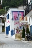 Просто милая улочка, цветом белых стен и синих ставен напоминающая улицу на Санторини.