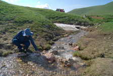 Вновь у приюта Нежный пополняем запасы воды