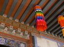  внушительный Траши-Чхо-Дзонг ("Крепость благословенной религии", XIX-XX вв.) - символ и гордость столицы