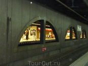 Барселонское метро - не роскошь, а средство передвижения.