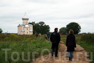 Дорога к храму. Це́рковь Спа́са на Нере́дице. 1198 год. Памятник ЮНЕСКО