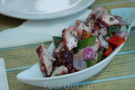 Кухня Тенерифе. салат с осьминожек.