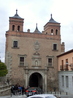 Напротив монастыря Сан-Хуан де Лос Рейес находится западный вход в старый город - ворота Puerta del Cambron, построенные в нынешнем виде 1572-1577 годах ...