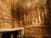 Один из приделов собора,выполнен из мрамора.