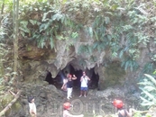 у пещеры
