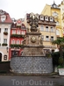 В самом центре города Карловы Вары (Чехия) стоит скульптурный памятник в стиле барокко - столб Пресвятой Троицы, построенный в 1716 г. иначе его называют ...