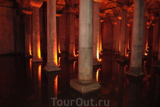 Цистерна базилика- одно из самых крупных и хорошо сохранившихся древних подземных водохранилищ Константинополя, имеющее некоторое поверхностное сходство с дворцовым комплексом. Расположена в историчес