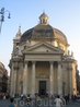 одна из двух одинаковых церквей на  Пьяцца дель Пополо!