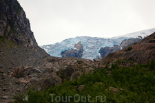 Многолетний ледник в горах неподалеку от города Одда