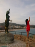 Одна из достопримечательностей Ллорет де Мара ))
Monument a la Dona Marinera (Ernest Maragall, 1966) 
Возведена в честь жён моряков.
Легенда гласит ...