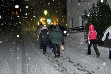 Прогулка в снегопад в соседний гаштет.