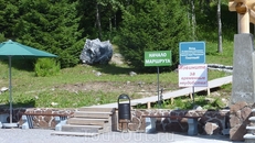 Это горный парк "Рускеала" Платный) Вход на одного был на тот момент 150 руб.