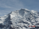 Знаменитые вершины Бернских Альп: Юнгфрау (4158 м.).