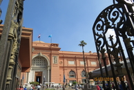 Каир, вход в музей, в самом музее снимать нельзя