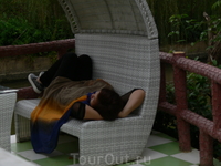 устала,прилегла устала,прилегла