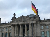 Берлин -это прежде всего здание Рейхстага.Больше ничего сказать нельзя.