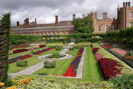 Hampton Court Palace. Еще один садик.
