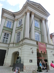 Имеющий огромную историческую ценность Сословный театр был воздвигнут в 1783 году в Старом Городе, на площади Фруктового рынка. С середины XX века он принадлежит ...