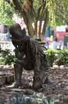 На Сокало установлена небольшая статуя Кортеса, завоевателя Мексики.