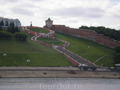 Вид на Нижегородский кремль и Чкаловскую лестницу с теплохода