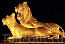 Скульптура «Золотые львы»