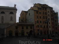 а это главный собор городка Basilica di Santa Maria Assunta (слева)