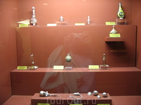 Музей парфюмерии «Fragonard», тут конечно же самое интересное это магазин. Нас не так экскурсия интересовала, как сам магазин =). Денег мы там оставили &quotкучу&quot, хотя полезное все же в сумках на