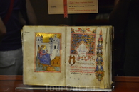 В музее есть экспозиции многочисленных образцов древнеармянской письменности и миниатюр. Многие рукописи представляют большую художественную ценность: ...