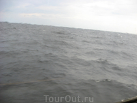 "Образец" заставшей нас непогоды. К счастью наше судно было очень остойчивым, но даже его здорово шатало.