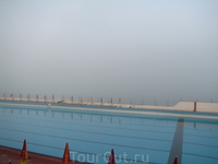 в день, когда мы уезжали, над океаном навис густой туман. сказали, что такое часто бывает (насколько часто не знаю) и нам повезло с погодой ))) но не смотря ...