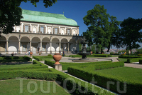 Королевский летний дворец Бельведер