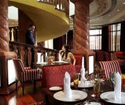 Al Murooj Rotana Hotel & Suites
