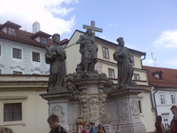 Скульптурные группы на мосту