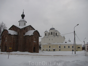 На Ярославовом дворище. Старые храмы.