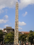 Обелиск Константина.
Колосс (Ажурная каменная колонна) был построен из каменных блоков по приказу императора Константина VII в честь памяти своего деда Василия I. Первоначальная высота колонны была 3